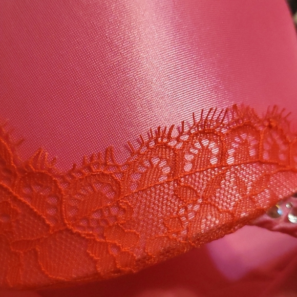 Victoria's Secret Bra - Picture 5 of 5